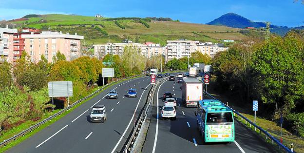 Autopista A-8. EH Bildu solicitará una partida presupuestaria en la Diputación para que se destine a la variante de Zarautz.