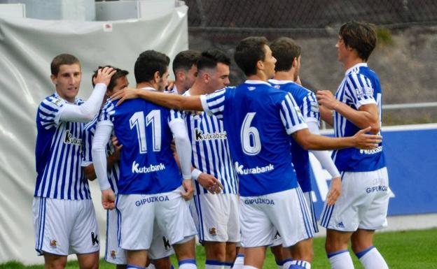 Los jugadores del Sanse celebran el gol.