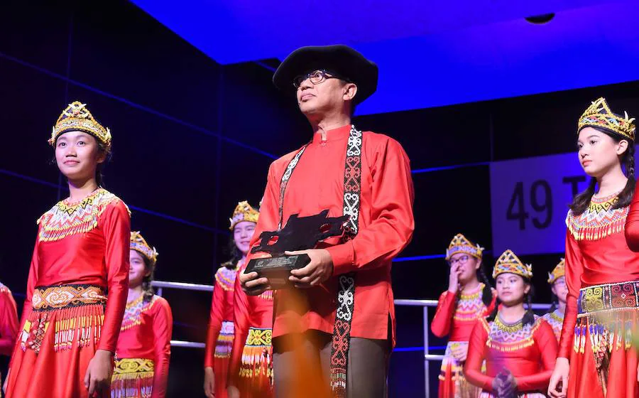 El coro 'The Resonanz Children's Choir' de Indonesia se ha proclamado este domingo ganador de la 49 edición del Certamen Coral de Tolos) al vencer en la modalidad de Coros Infantiles y adjudicarse el Premio del Público, patrocinado por El Diario Vasco, y el Gran Premio Kutxa