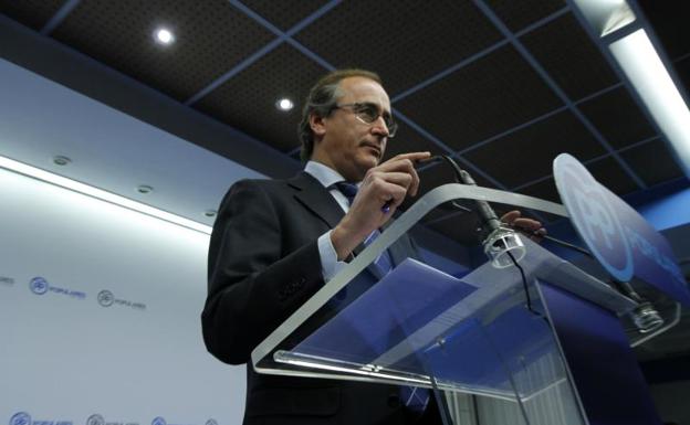 El presidente del PP vasco, Alfonso Alonso, ha comparecido en rueda de prensa para analizar la actualidad política. 