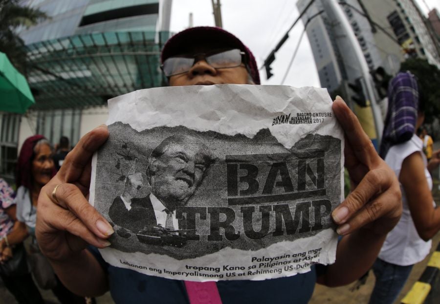Mujeres del grupo Gabriela encabezaron la manifestación contra la visita del presidente estadounidense Donald Trump a Filipinas, con motivo de la cumbre de la Asociación de Naciones del Sudeste Asiático (ASEAN) en Manila
