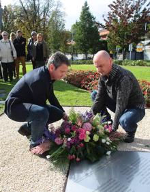 Imagen secundaria 2 - Ofrendas en las Juntas Generales de Gipuzkoa, el Parlamento Vasco e Irun.