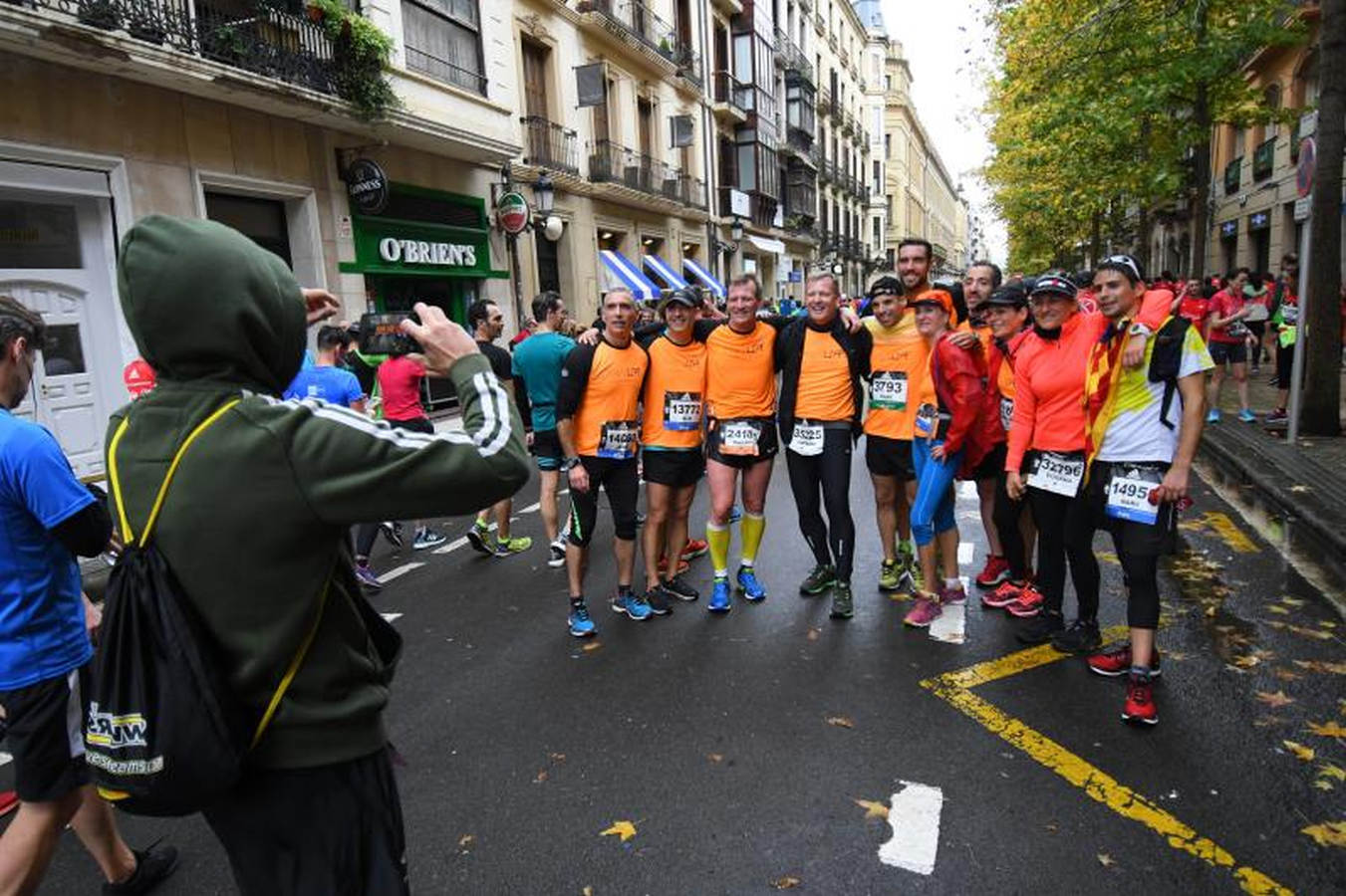 Gran ambiente en la línea de meta de la Behobia San Sebastian 
