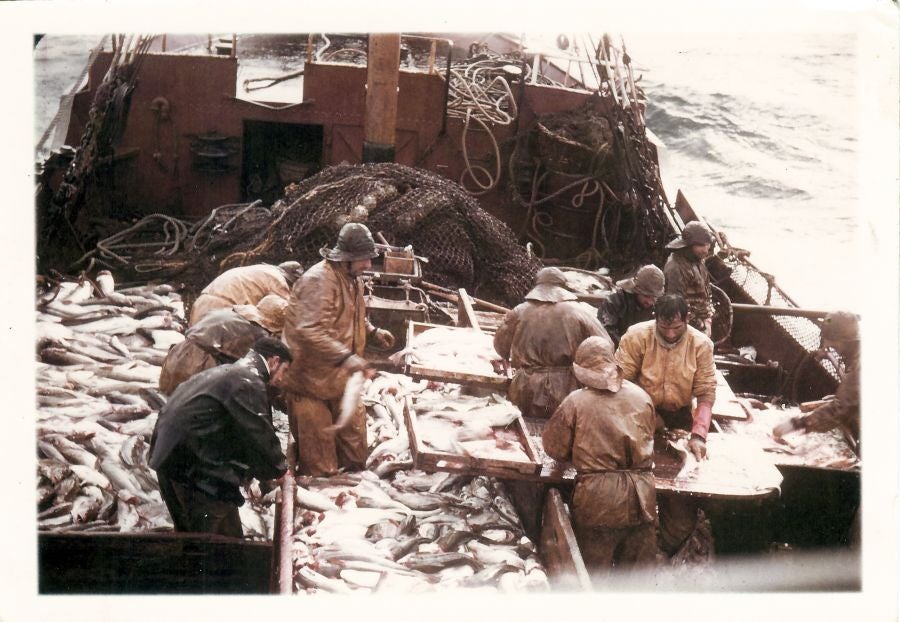 El documental 'Arte al agua' intercala los testimonios de los pescadores vascos y gallegos con imágenes inéditas de la pesca en Terranova pertenecientes a archivos de particulares