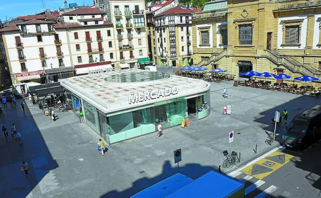 Imagen actual de la plaza con el ‘tupper’, que desaparecerá tras la reforma.