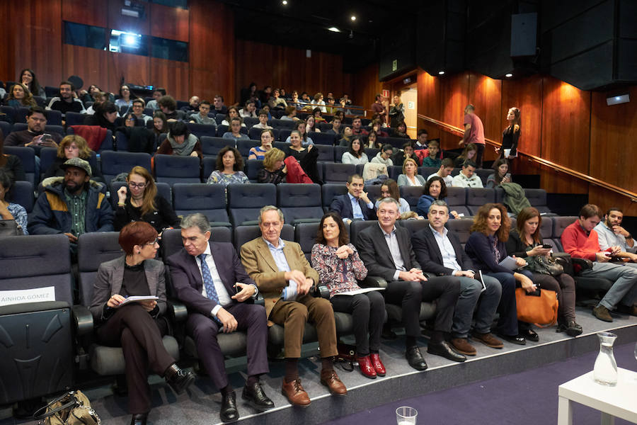 La consejera de Empleo y Políticas Sociales del Gobierno Vasco, Beatriz Artolazabal, ha participado este lunes en la jornada 'Gazte Up', organizada por EL DIARIO VASCO, dedicada al empleo juvenil y que se ha celebrado en el Aquarium de San Sebastián