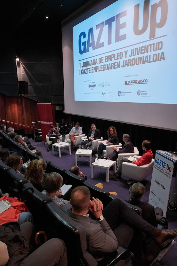 La consejera de Empleo y Políticas Sociales del Gobierno Vasco, Beatriz Artolazabal, ha participado este lunes en la jornada 'Gazte Up', organizada por EL DIARIO VASCO, dedicada al empleo juvenil y que se ha celebrado en el Aquarium de San Sebastián