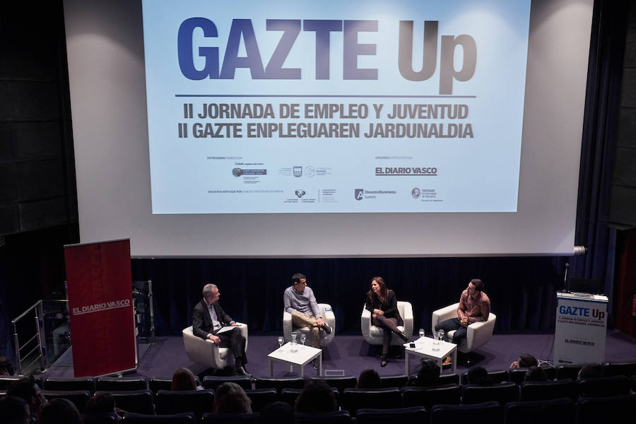 La consejera de Empleo y Políticas Sociales del Gobierno Vasco, Beatriz Artolazabal, ha participado este lunes en la jornada 'Gazte Up', organizada por EL DIARIO VASCO, dedicada al empleo juvenil y que se ha celebrado en el Aquarium de San Sebastián