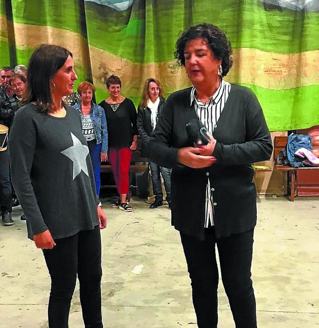 Solistas. Cristina Cubillo y Mertxe Salaberri, durante un ensayo.