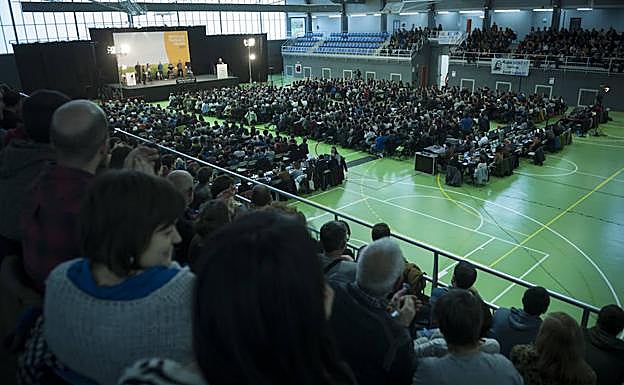 Jendetza bildu da Amurrion. 