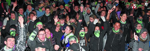 En este Survival Zombie, más de 1.200 supervivientes se concentraron en Okendo plaza antes de iniciar la trama-espectáculo.
