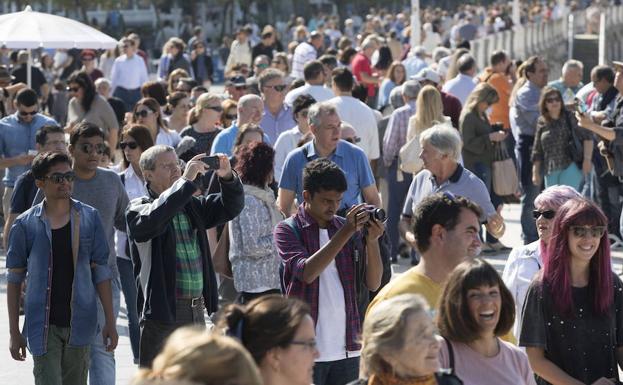 Donostia bisitariz gainezka urriaren 12an.