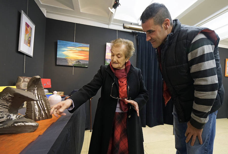 Internos de Martutene presentan su exposición en la Casa de Cultura del barrio donostiarra de Loiola