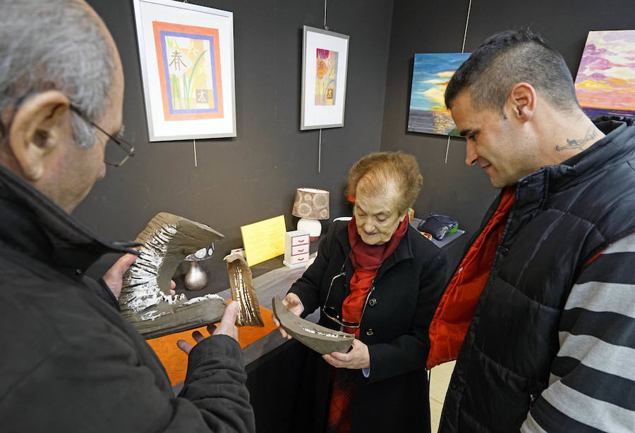 Internos de Martutene presentan su exposición en la Casa de Cultura del barrio donostiarra de Loiola