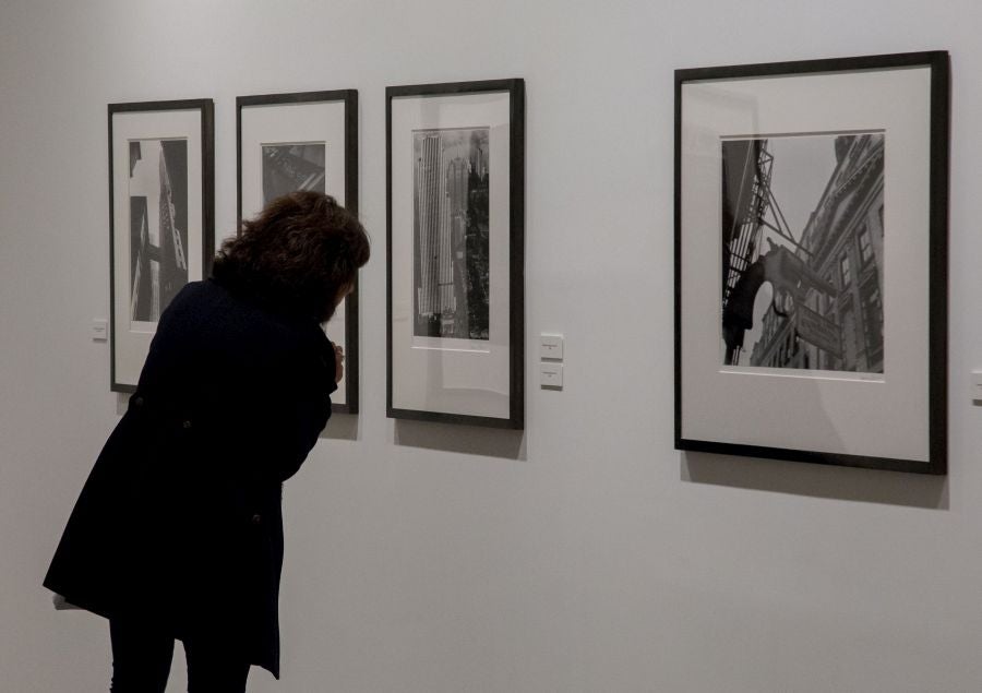 La sala Artegunea de Tabakalera inaugura la exposición 'Topografias' con 82 obras realizadas por la fotógrafa estadounidense.