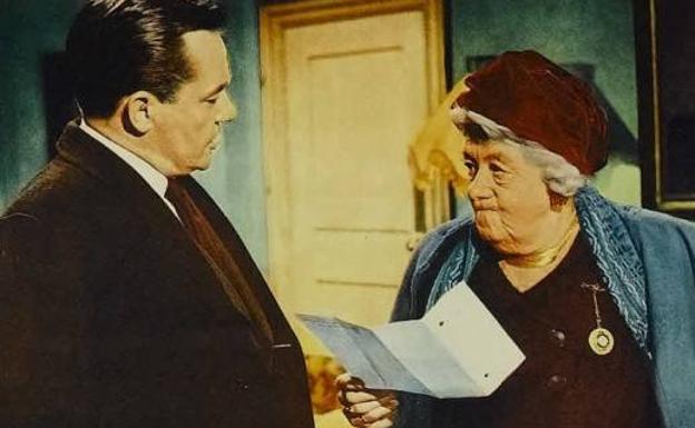 Margaret Rutherford y Charles 'Bud' Tingwell en 'La señora McGinty ha muerto' (1964).