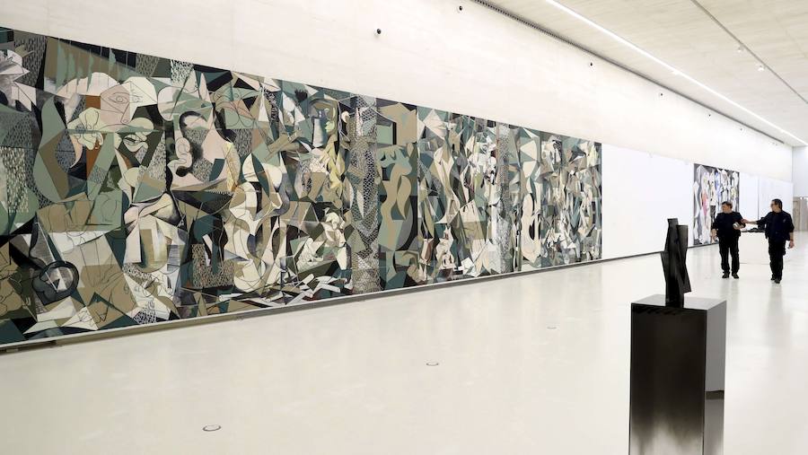 El Museo San Telmo acoge una exposición del artista donostiarra José Ramón Amondarain en la que no podrá exhibir ocho grandes lienzos sobre el proceso creativo de la obra a causa de las leyes de propiedad intelectual