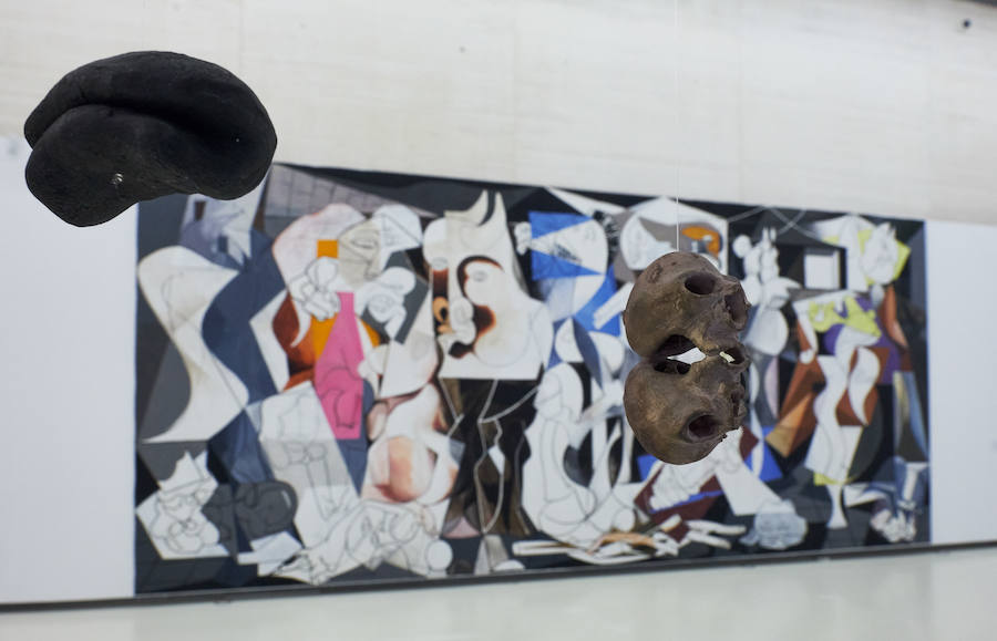 El Museo San Telmo acoge una exposición del artista donostiarra José Ramón Amondarain en la que no podrá exhibir ocho grandes lienzos sobre el proceso creativo de la obra a causa de las leyes de propiedad intelectual