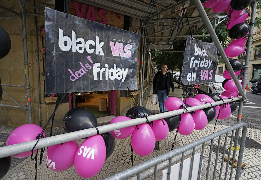 Decenas de establecimientos donostiarras presentan ofertas con motivo del 'Black Friday'