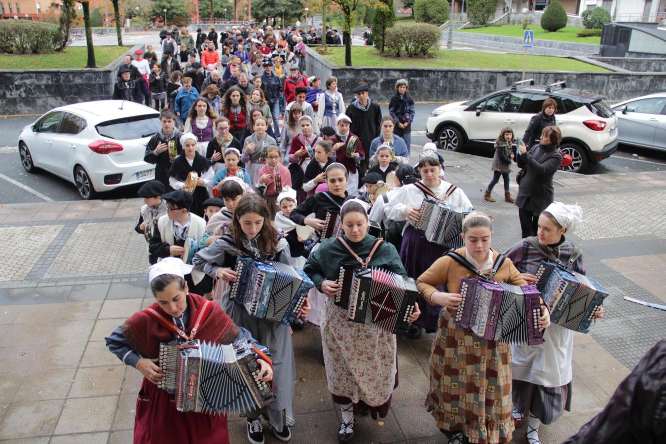 La Euskal Jaia de Lasarte-Oria desafía a la lluvia