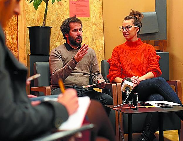 Gaizka Zuazo y Juncal Eizaguirre presentaron la jornada.
