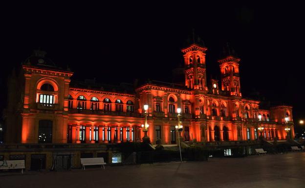 El Ayuntamiento se iluminará este jueves de rojo contra la Pena de Muerte