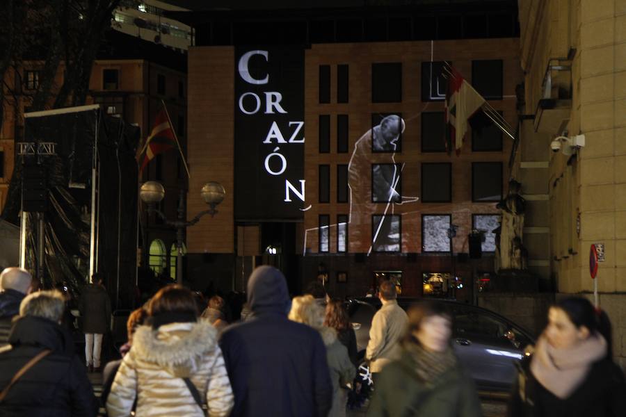 l presidente del EBB del PNV, Andoni Ortuzar, ha abierto este viernes por la noche las puertas de Sabin Etxea a la ciudadanía vasca en la conmemoración del 25 aniversario de su sede en Bilbao con una recepción a la sociedad. 