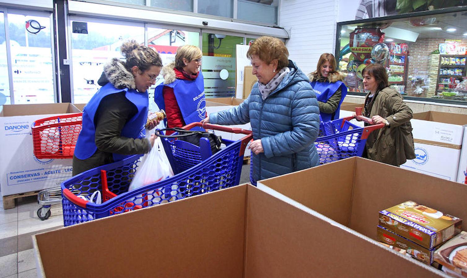 La campaña prenavideña que promueve cada año el Banco de Alimentos de Gipuzkoa apuesta por superar hoy y mañana los 650.000 kilos