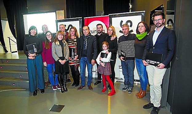 Representantes de los establecimientos, del Ayuntamiento y de la Federación Mercantil, ayer en la sala Puerto del Museo Oiasso. 