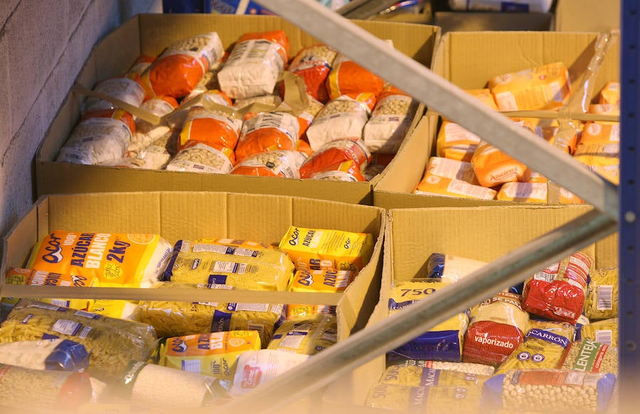 La Gran Recogida del Banco de Alimentos ya está llenando el almacén que tiene la asociación en Oiartzun.