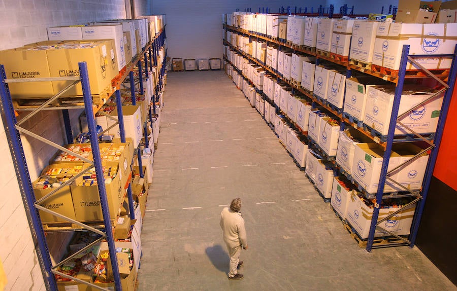 La Gran Recogida del Banco de Alimentos ya está llenando el almacén que tiene la asociación en Oiartzun.