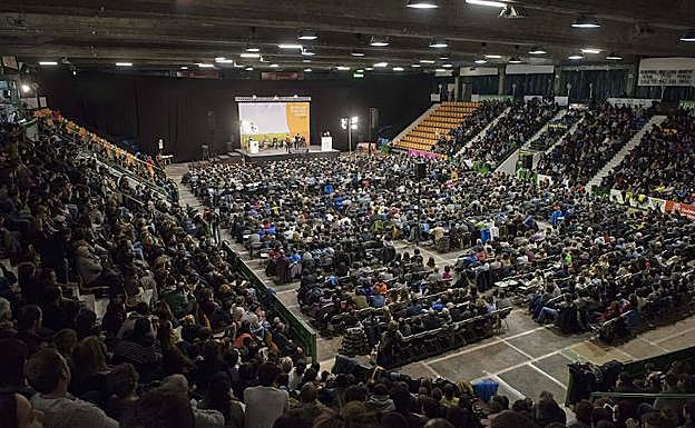 Gogotik jo zuten txalo Anaitasuna betetzen zuten entzuleek.