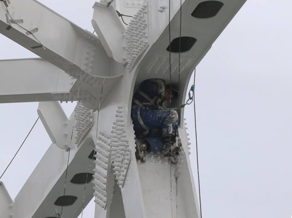  Con el objetivo ce conectar el continente ruso con la península de Crimea, así se están llevando a cabo las obras de un puente de carretera en el estrecho de Kerch (Crimea)