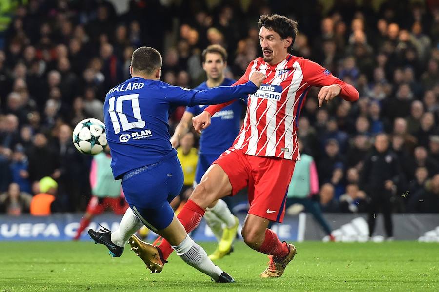 El Atlético empató en Stamford Bridge ante el Chelsea y dijo adiós a la Champions League. La Roma venció al Qarabag y los rojiblancos no ganaron, por lo que los de Simeone disputarán la Liga Europa.