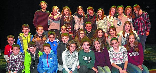 Bertso jaialdia. Saioan zehar Urretxu-Zumarraga bertso eskolako gaztetxoek ere parte hartuko dute.
