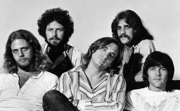 Los cinco integrantes de Los Eagles.