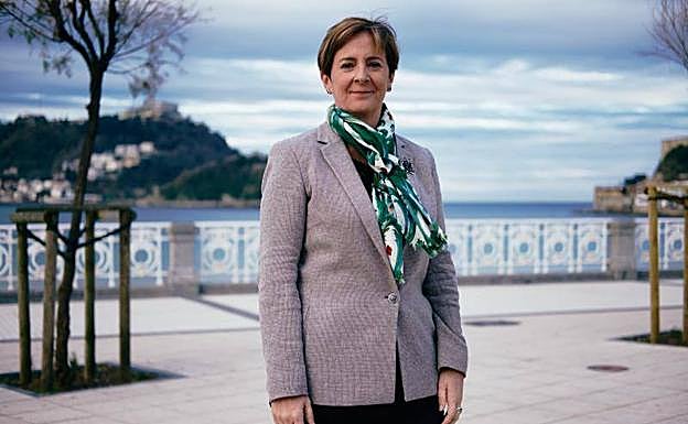 Donostia. La consejera optó por la bahía de La Concha como escenario para tomar las fotografías antes de la entrevista.