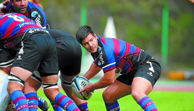 Los jugadores del Avia Eibar no pudieron con el Uribealdea que fue superior en un terreno complicado. 