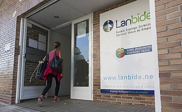 Lanbide se personará en la causa por el fraude en RGI descubierto en Gipuzkoa