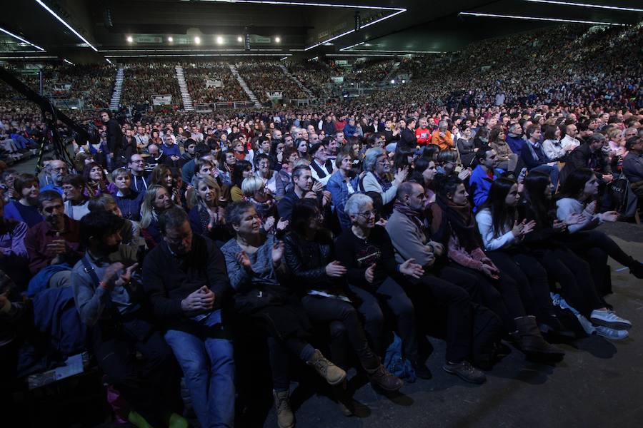 Bertsolari Txapelketa Nagusiko finala ari dira jokatzen Barakaldoko BECen.