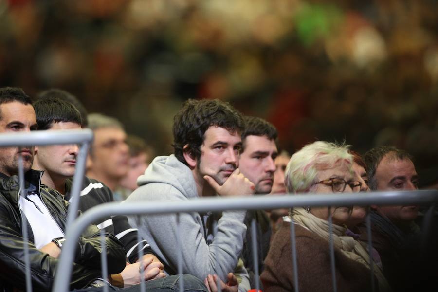 Bertsolari Txapelketa Nagusiko finala ari dira jokatzen Barakaldoko BECen.