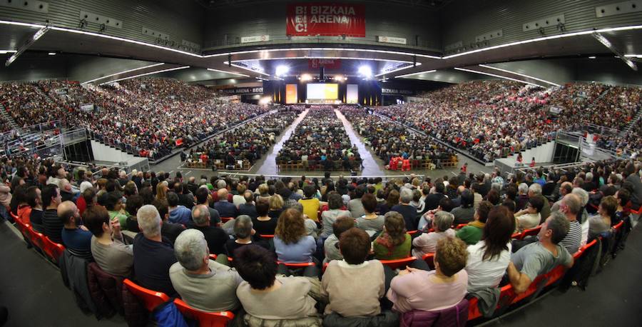 Bertsolari Txapelketa Nagusiko finala ari dira jokatzen Barakaldoko BECen.
