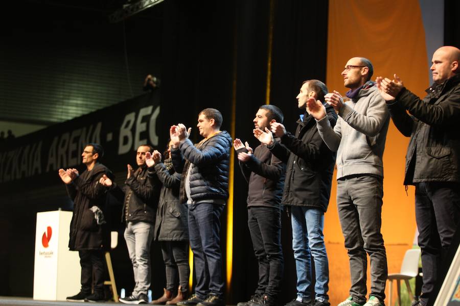 Bertsolari Txapelketa Nagusiko finala ari dira jokatzen Barakaldoko BECen.