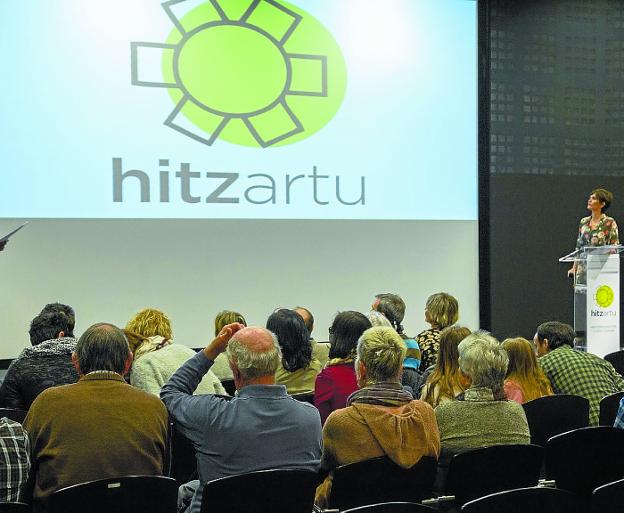 El movimiento social Hitzartu nació ayer en el Museo de la Ciencia Eureka.