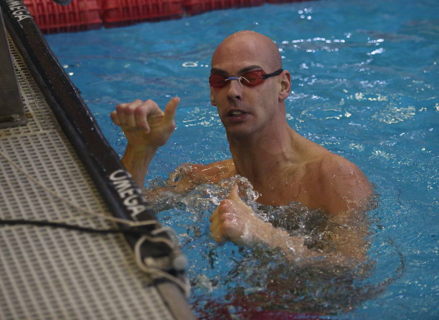 Richard Oribe durante la 32.edición del Torneo de Navidad de natación.