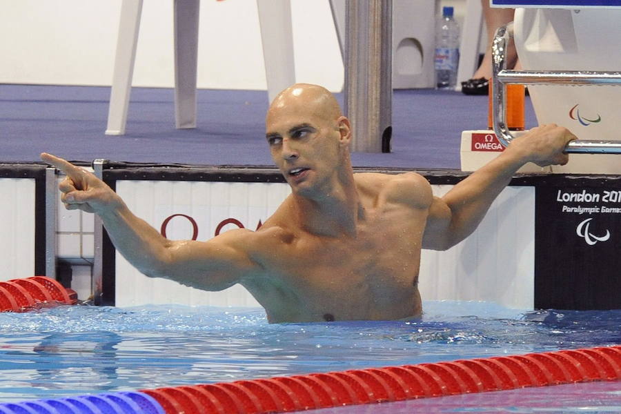 Richard Oribe celebra la medalla de plata en los los 100 metros libres cosechada en Juegos Paralímpicos de Londres 2012. 