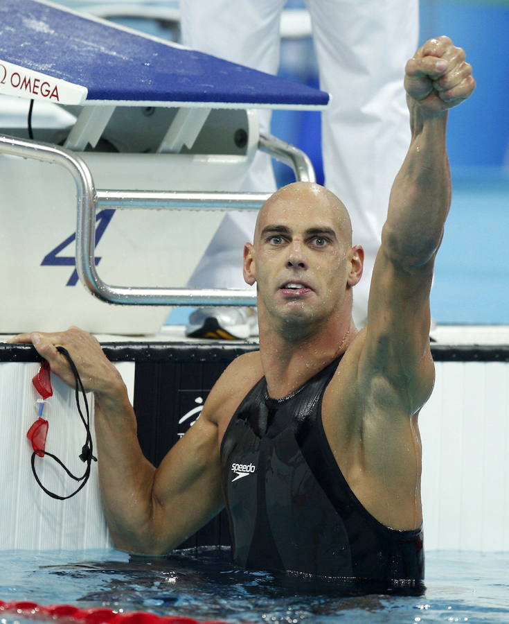 Richard Oribe celebra su victoria en los 200 metros en estilo libre S4 en Pekín.