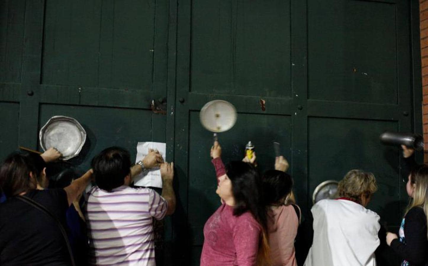 Más de un centenar de personas resultaron heridos durante las protestas en el exterior del Congreso