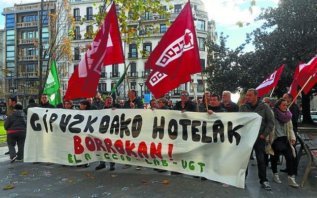 Protesta de los trabajadores de hoteles en Gipuzkoa por el convenio.