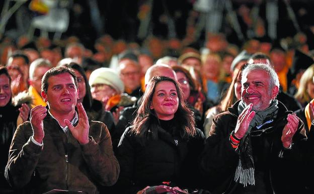 Albert Rivera, Inés Arrimadas y Carlos Carrizosa, ayer en la clausura de la campaña de C’s.